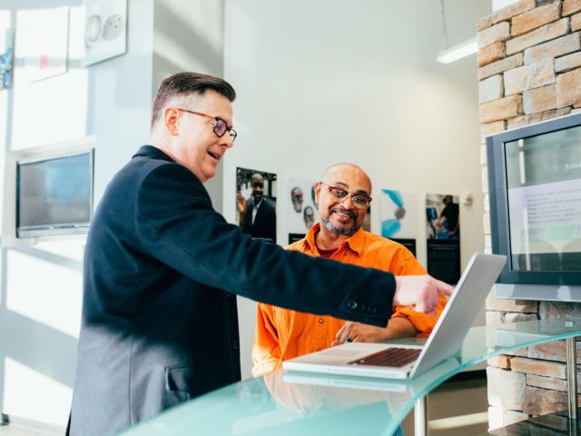 linkedin-sales-solutions-YDVdprpgHv4-unsplash